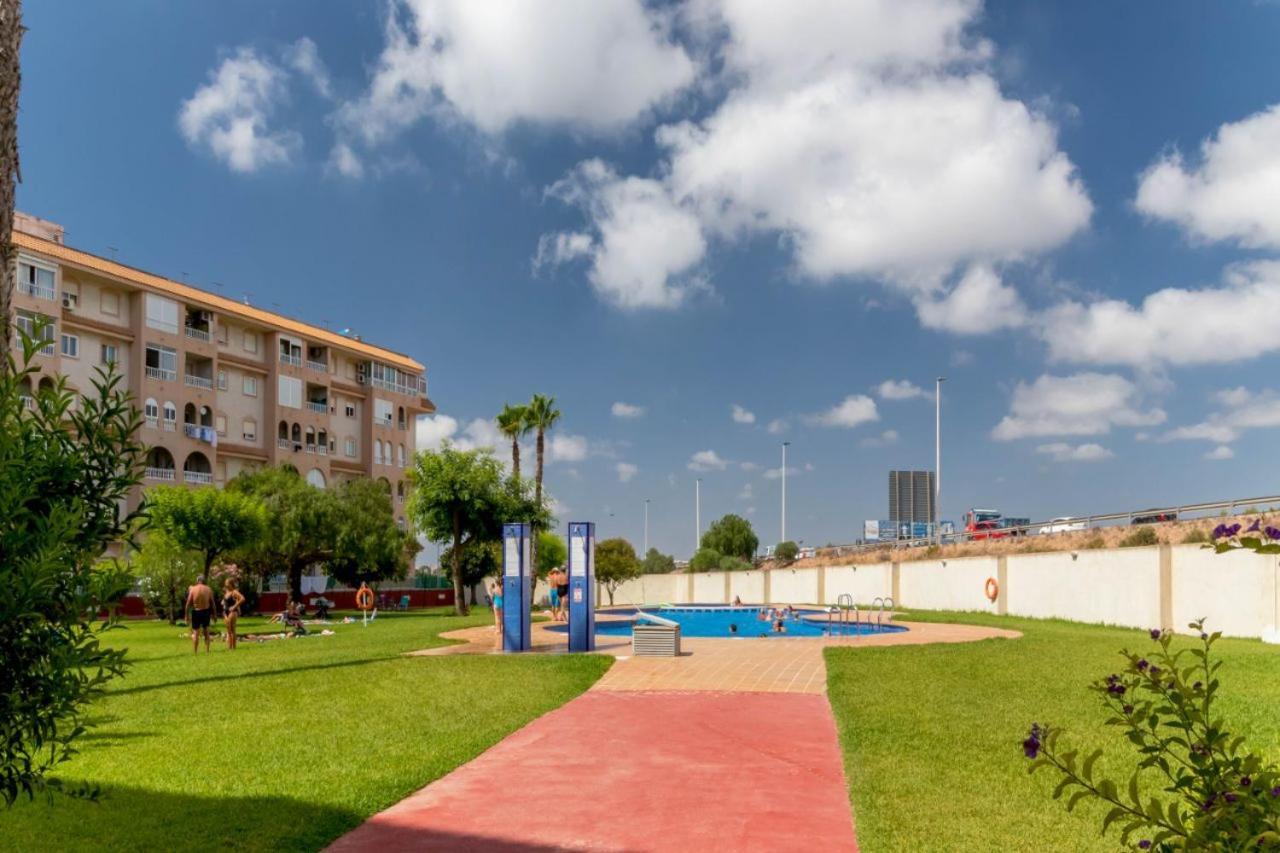 Apartamentos Villa Madrid Torrevieja Eksteriør billede